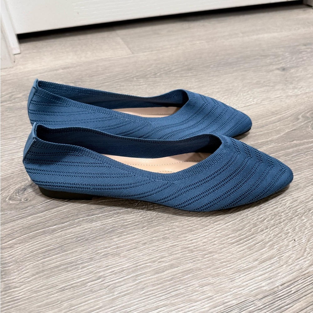 Chic Blue Women's Flats NWOT Size 40